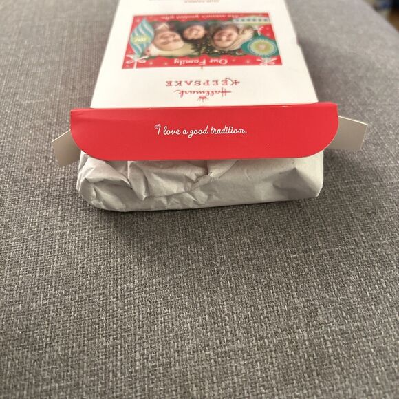 Hallmark Keepsake Ornament 2017 Our Family Photo Holder NIB - Picture 7 of 13